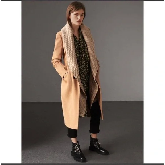 Burberry cashmere detachable shawl collar coat. Size 6 - Picture 16 of 17